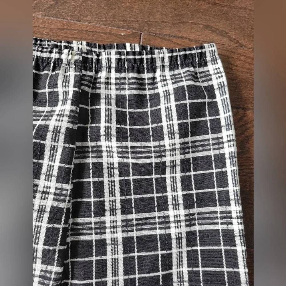Women Chic Plaid Mini Skirt Black/White with Orange Trim